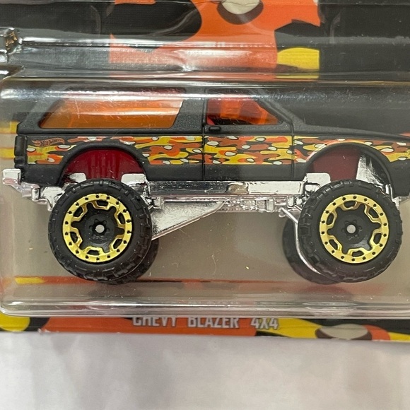 Hot Wheels Chevy Blazer and Hummer. New in Box - Picture 3 of 4